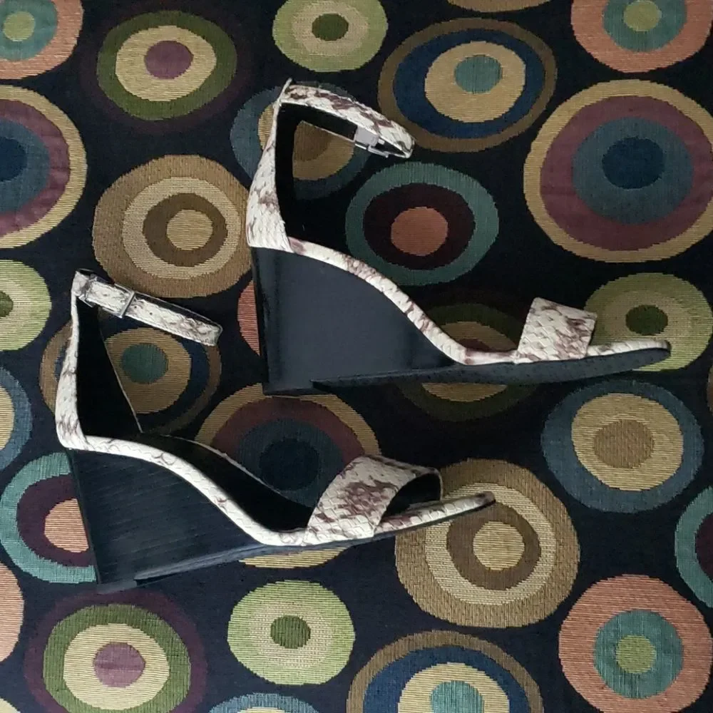 🐍🐍🐍MICHAEL KORS peep-toe  wedge-platform heels🐍🐍🐍